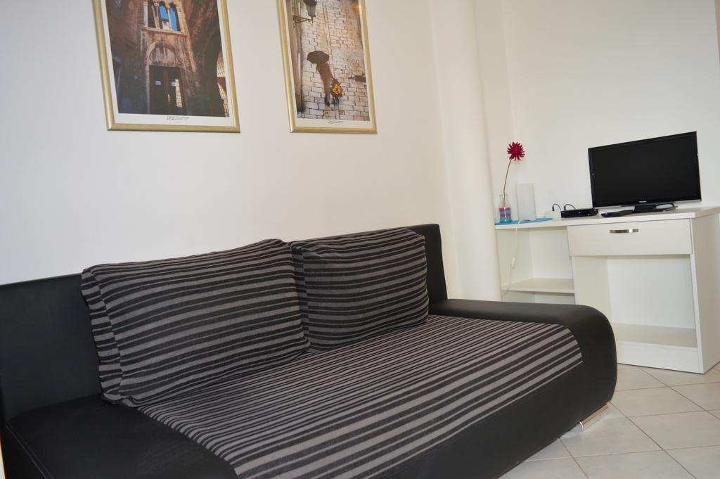 Permarinus Apartments Podstrana Szoba fotó