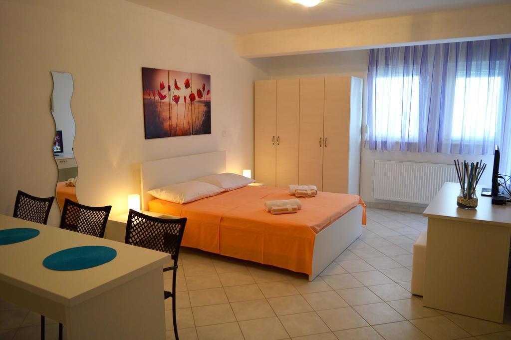 Permarinus Apartments Podstrana Szoba fotó