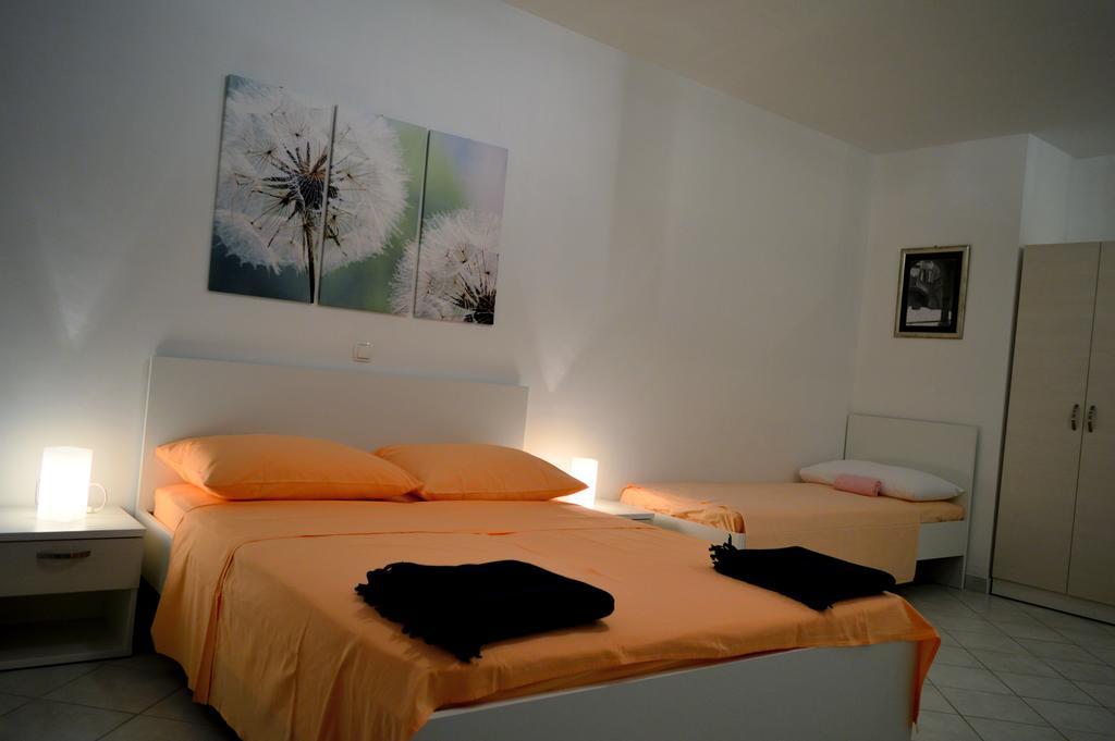 Permarinus Apartments Podstrana Szoba fotó